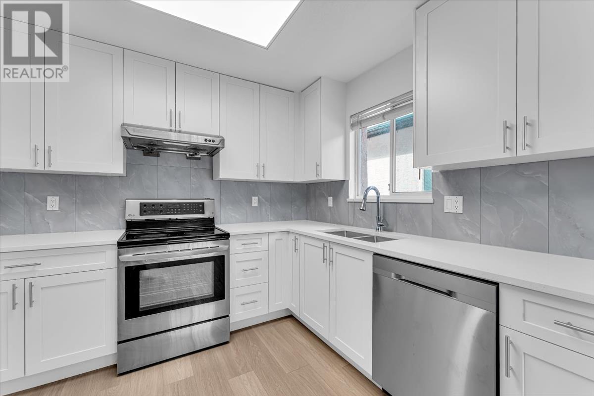 Listing Picture 9 of 37 : 3221 WILLIAM STREET, Vancouver / 溫哥華 - 魯藝地產 Yvonne Lu Group - MLS Medallion Club Member