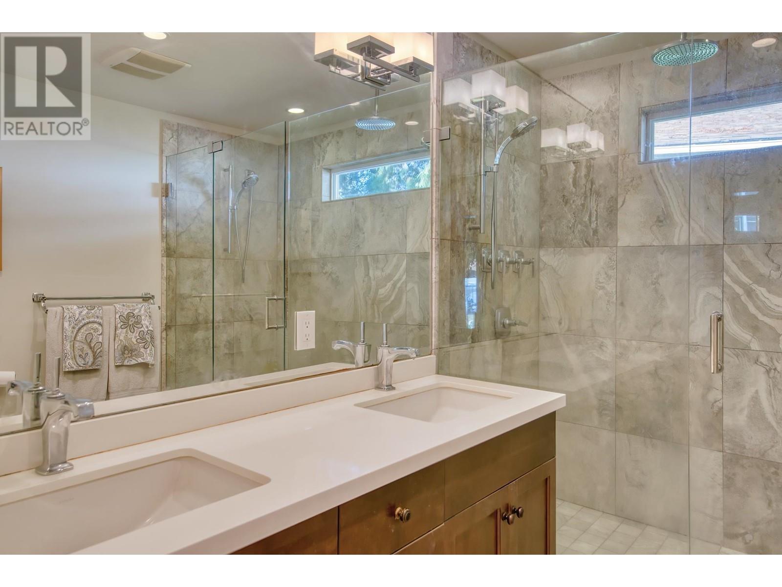 3258 Beach Avenue, Roberts Creek, British Columbia  V0N 2W2 - Photo 13 - R2980308