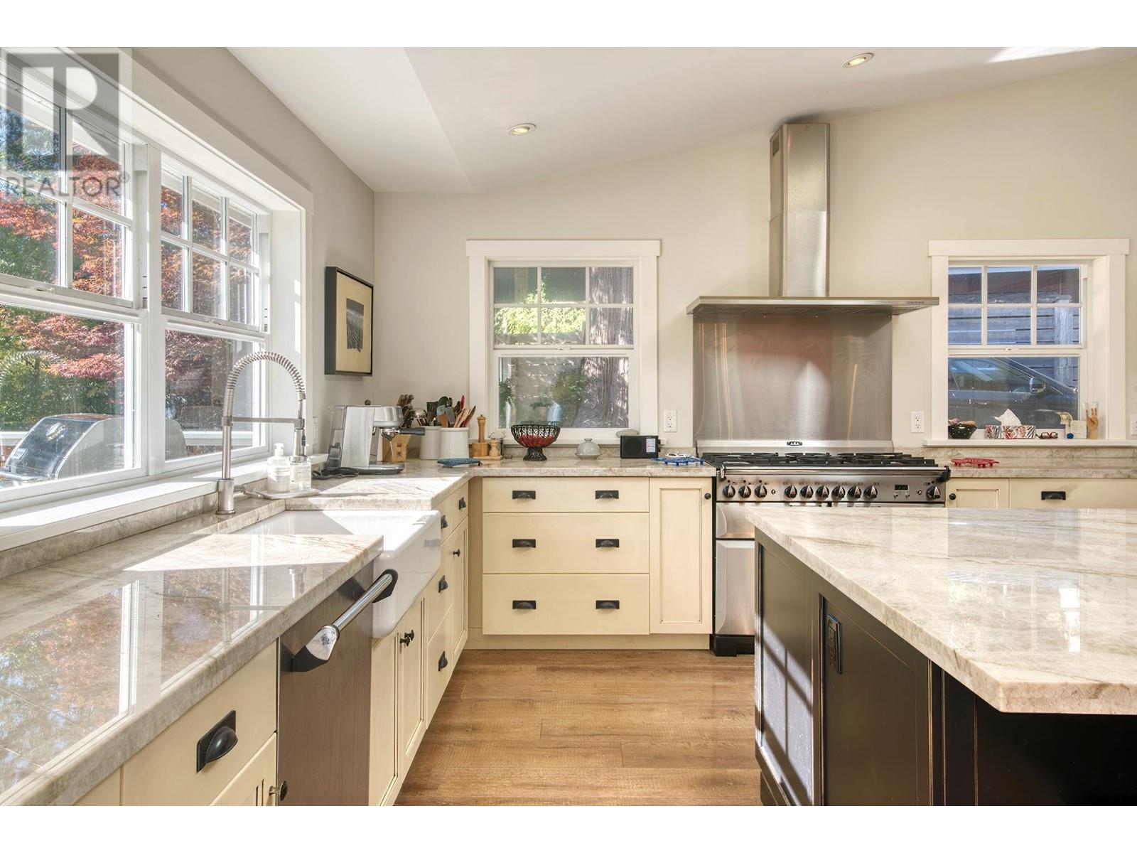 Property at 3258 BEACH AVENUE image 4