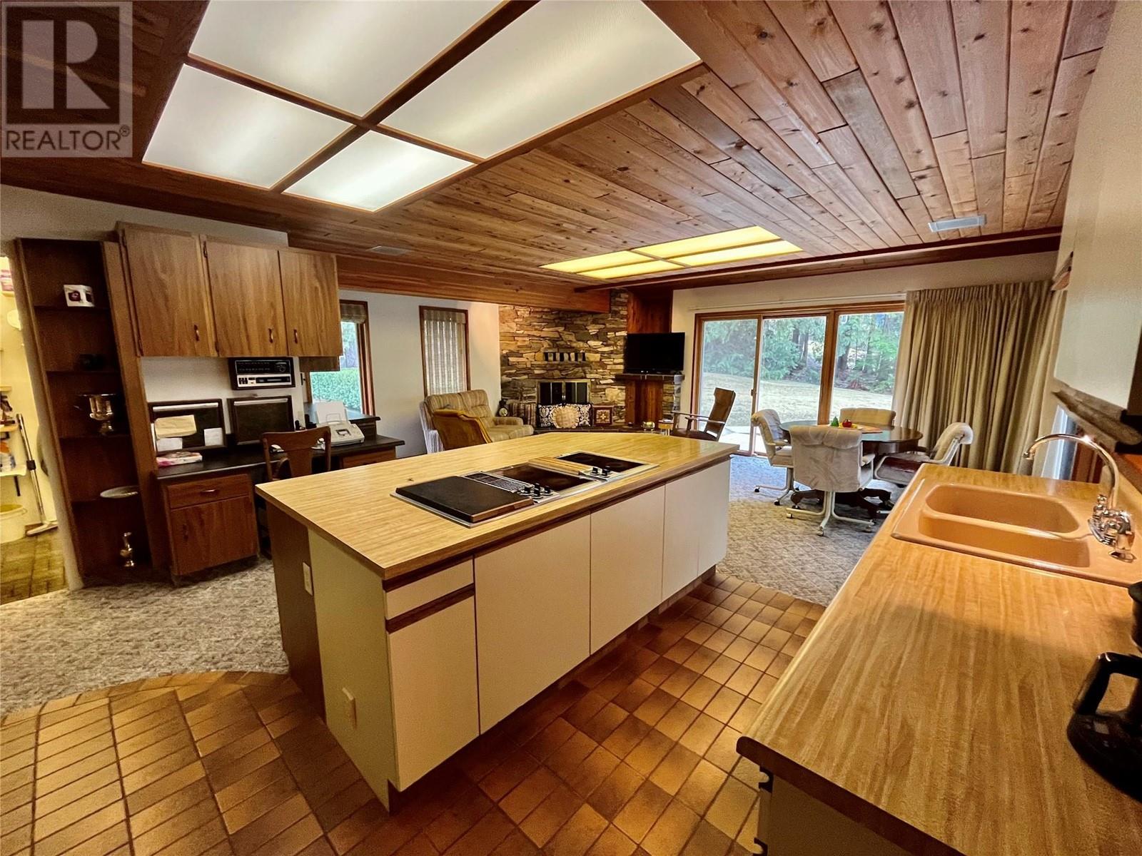 231 Glenacres Road, Nakusp, British Columbia  V0G 1R0 - Photo 11 - 10339305