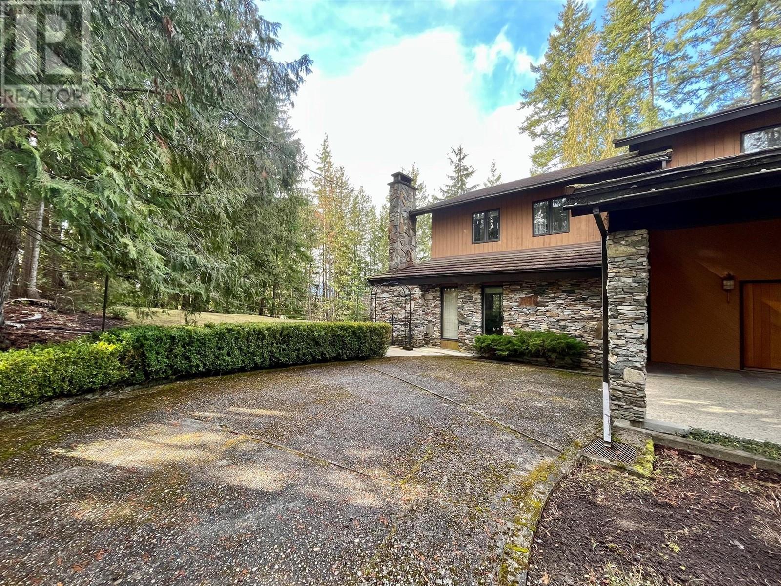 231 Glenacres Road, Nakusp, British Columbia  V0G 1R0 - Photo 3 - 10339305