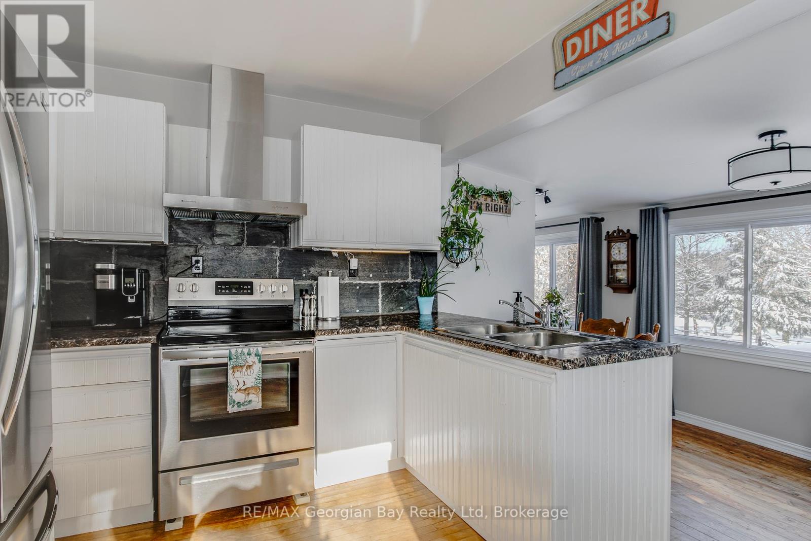 6527 93 Highway, Tay, Ontario  L0L 1P0 - Photo 4 - S12032347
