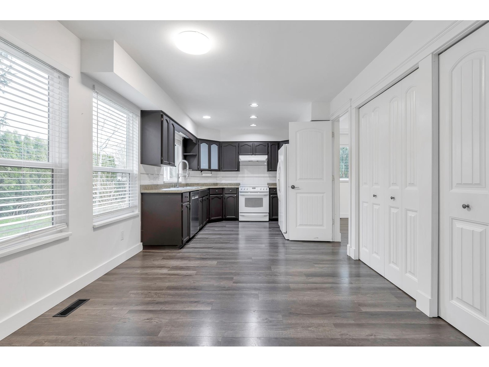 18822 63a Avenue, Surrey, British Columbia  V3S 7W3 - Photo 11 - R2962249