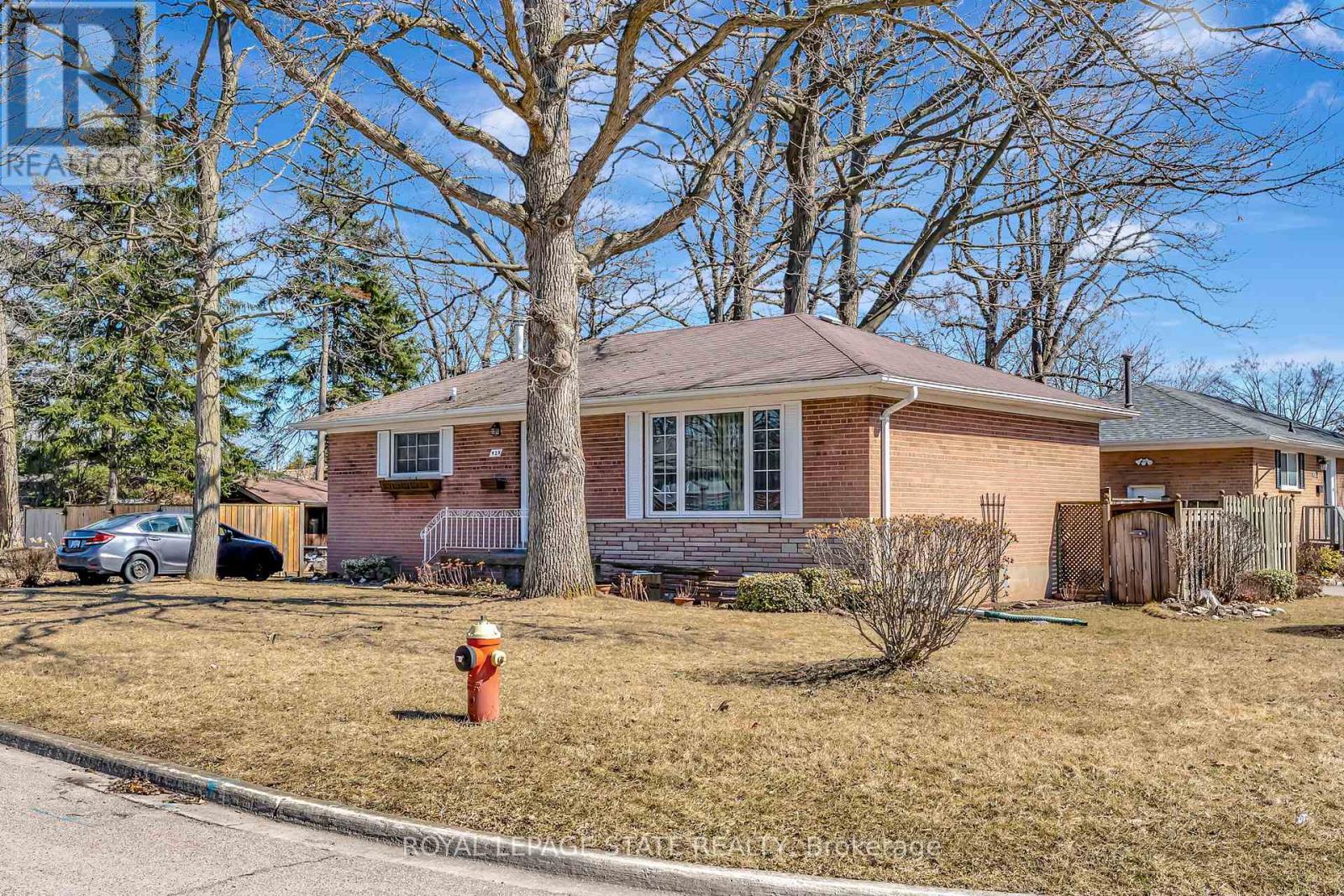 Property at 429 NORRIE CRESCENT image 2