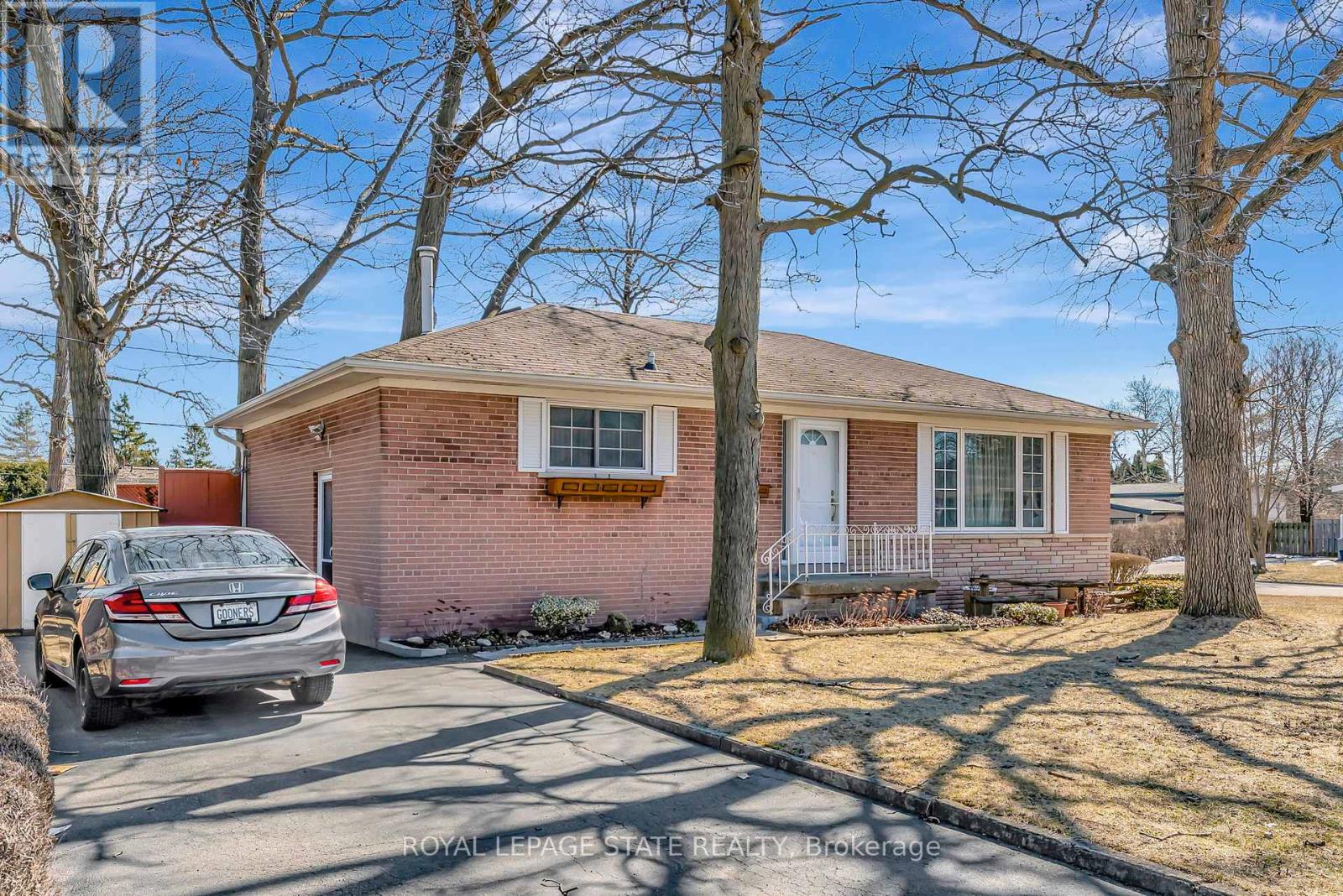 Property at 429 NORRIE CRESCENT image 3