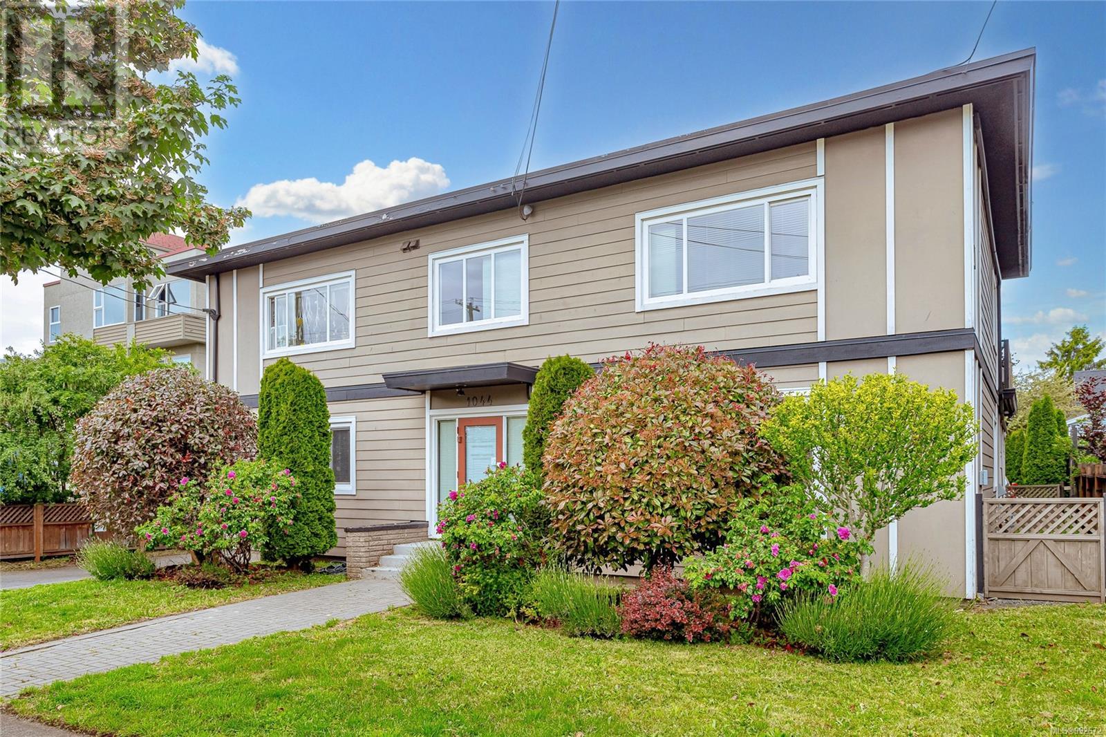 1044 Hillside Ave, Victoria, British Columbia