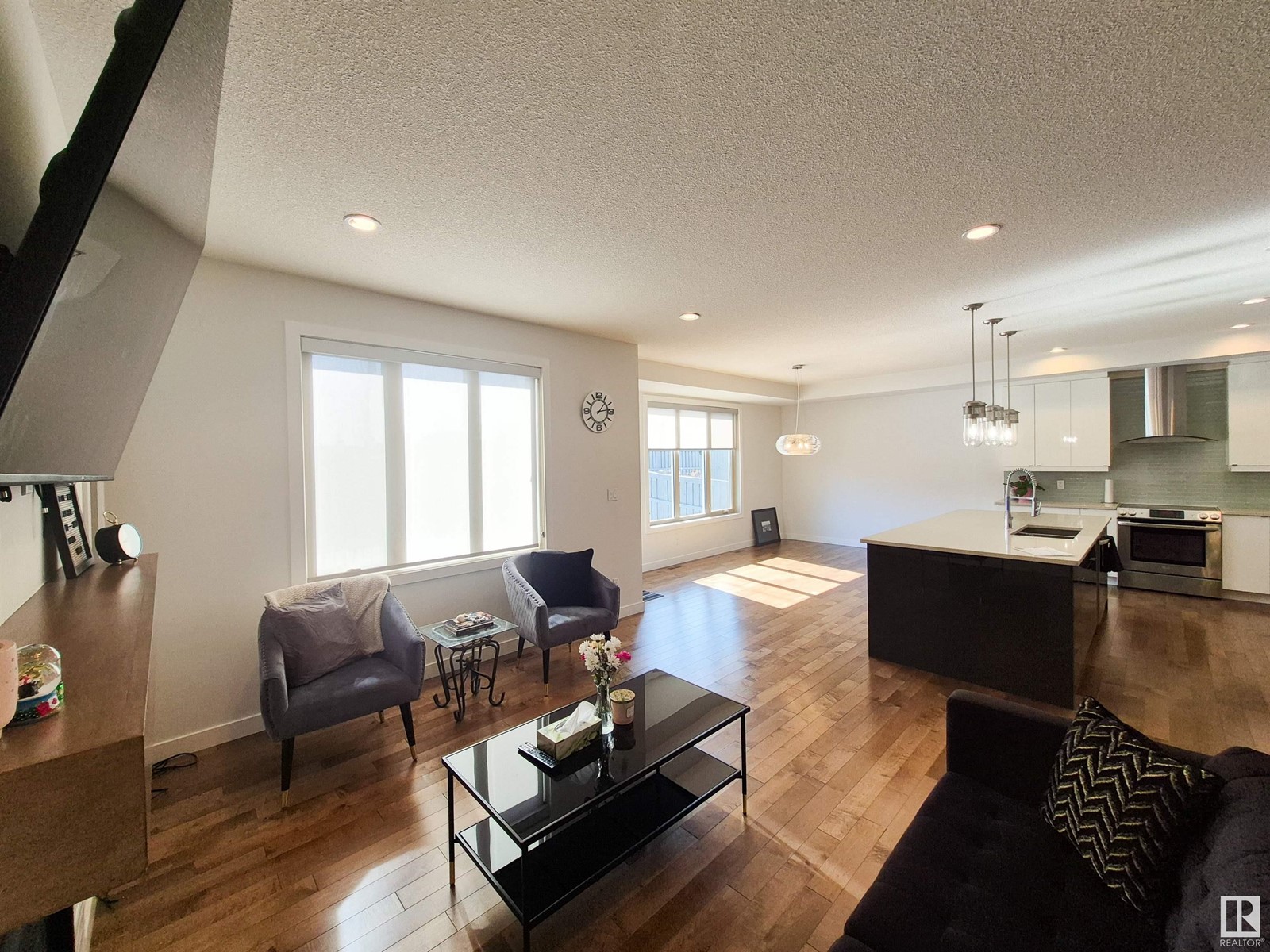 Property at 17347 11 AV SW image 3