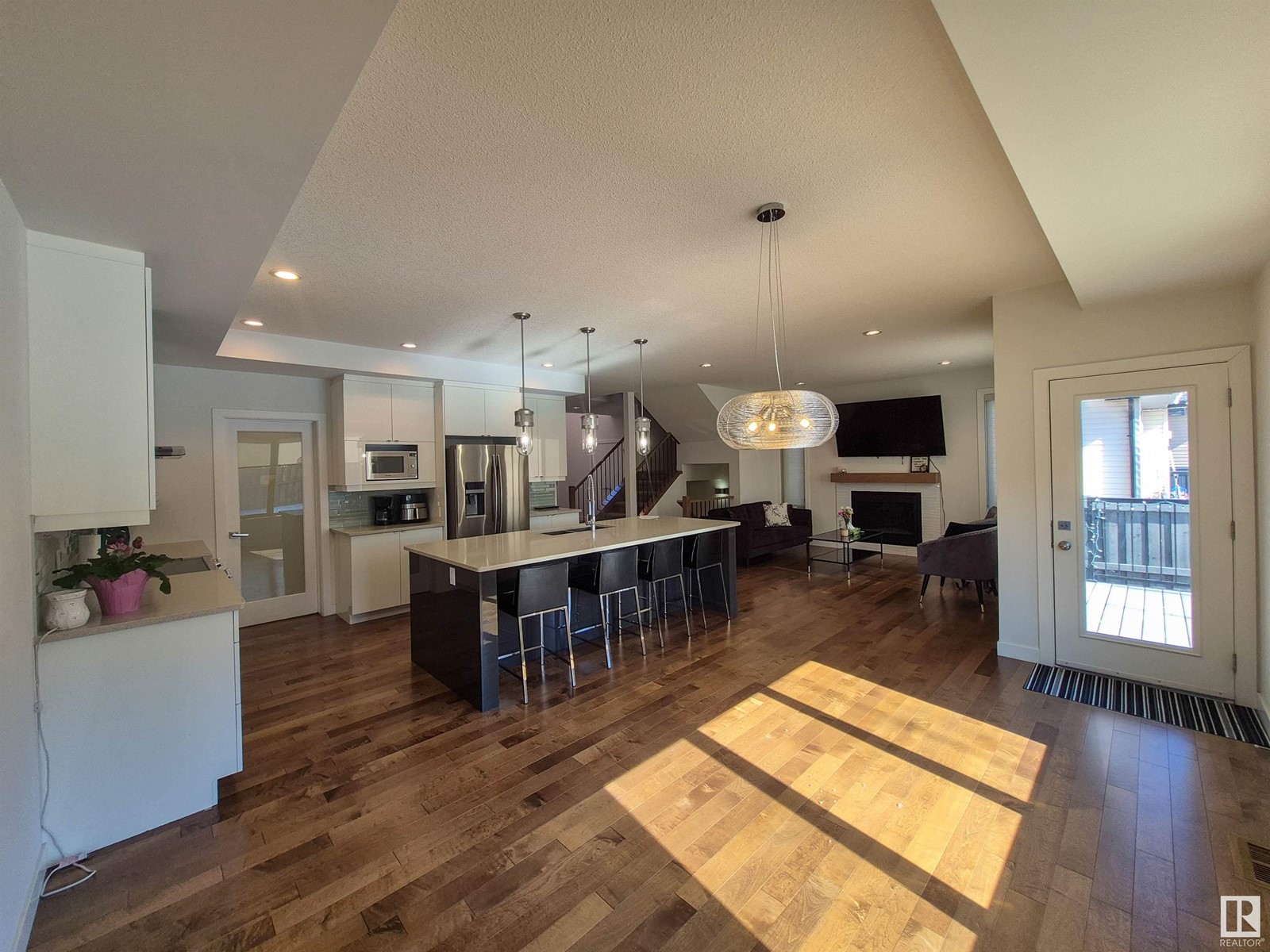 Property at 17347 11 AV SW image 1