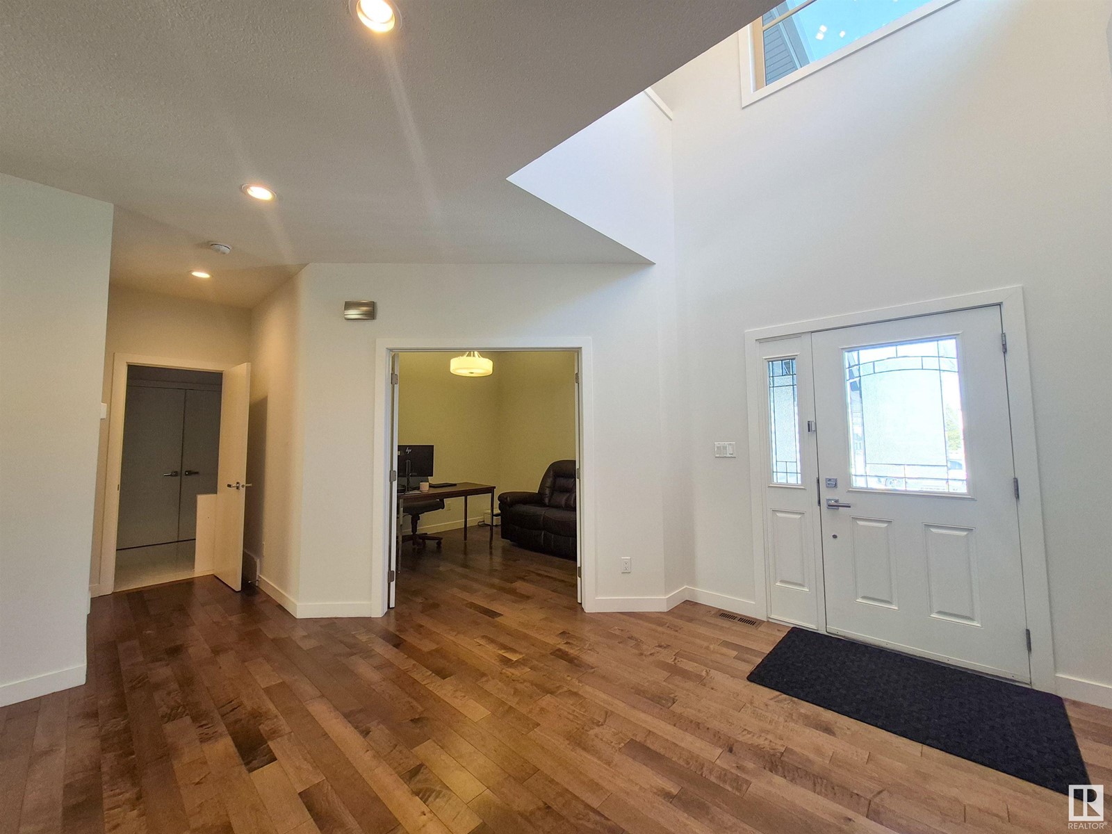 Property at 17347 11 AV SW image 4