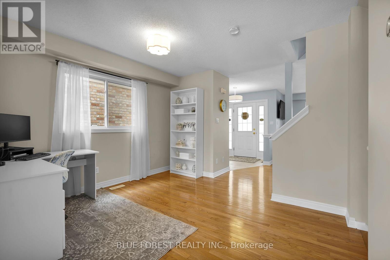 Photo 10 of 50 for 564 North Leaksdale Circle
