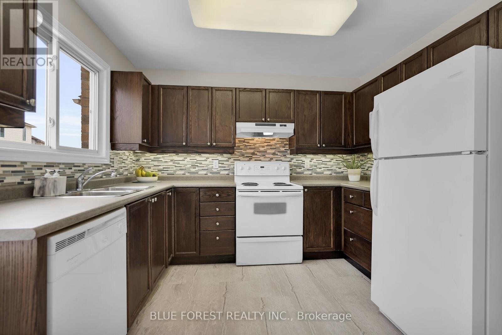 Photo 15 of 50 for 564 North Leaksdale Circle