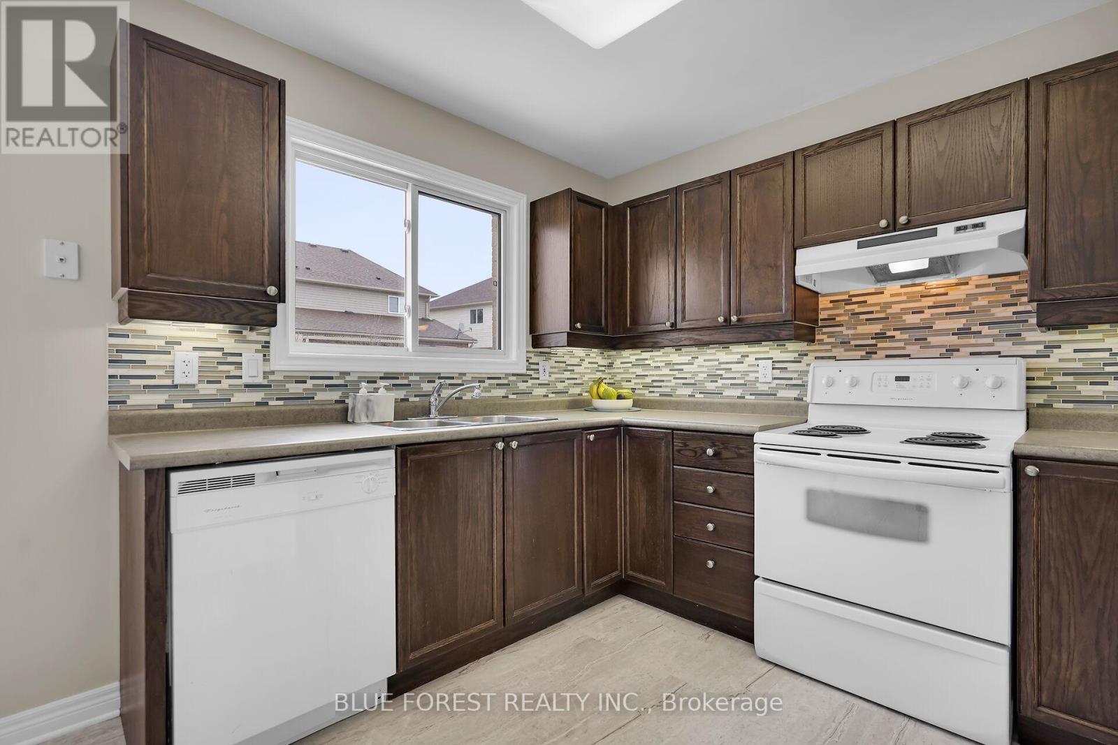 Photo 17 of 50 for 564 North Leaksdale Circle