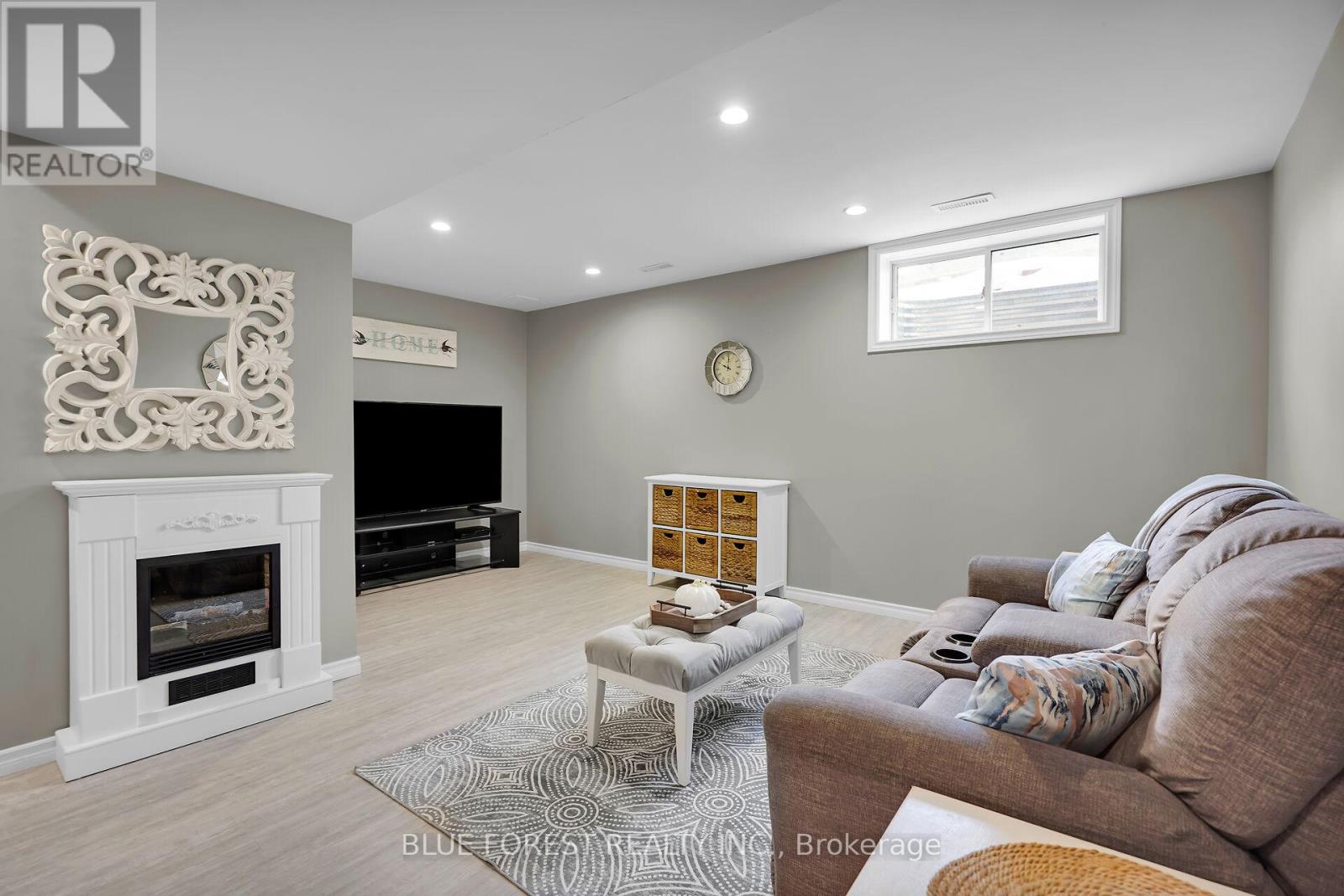 Photo 33 of 50 for 564 North Leaksdale Circle