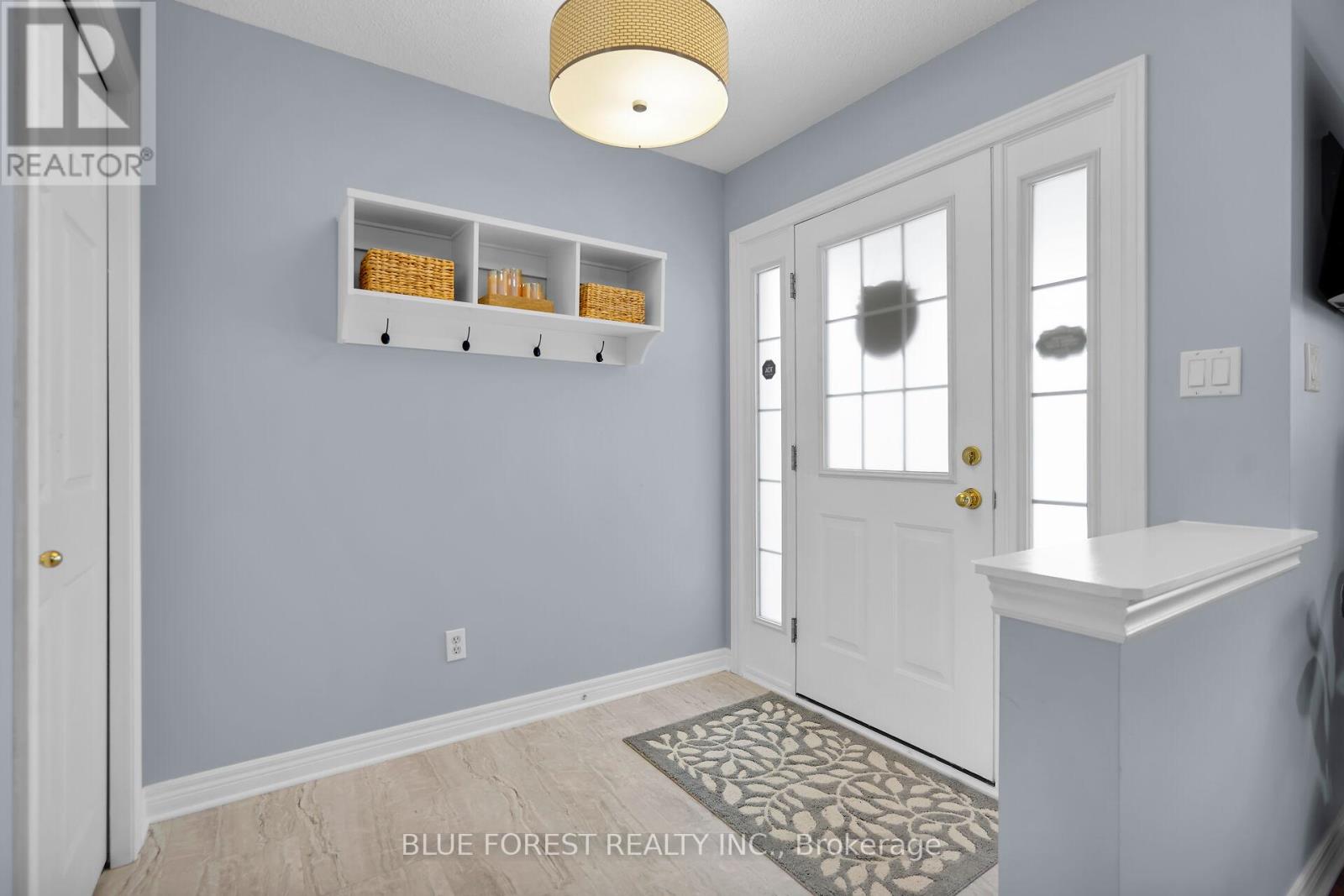 Photo 5 of 50 for 564 North Leaksdale Circle