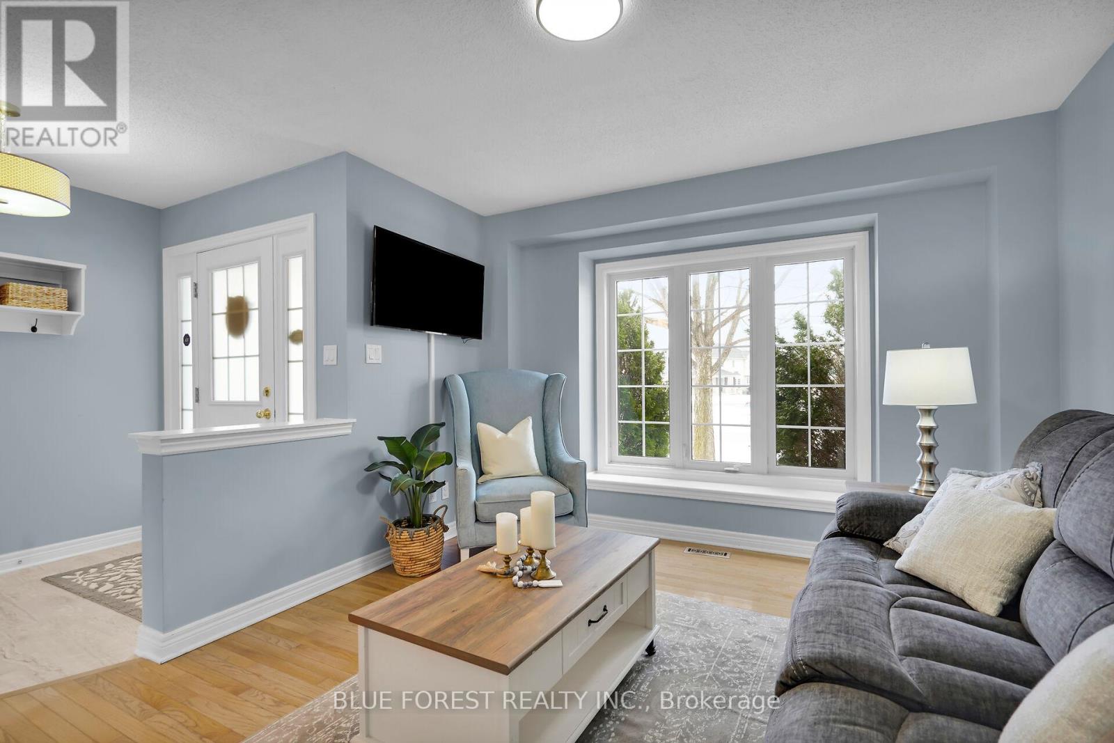 Photo 6 of 50 for 564 North Leaksdale Circle