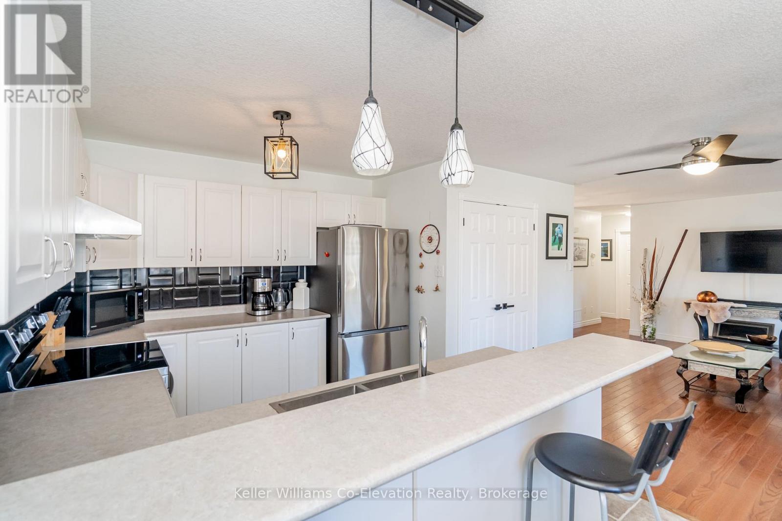 9 Mackenzie Court, Penetanguishene, Ontario  L9M 0A1 - Photo 8 - S12032396