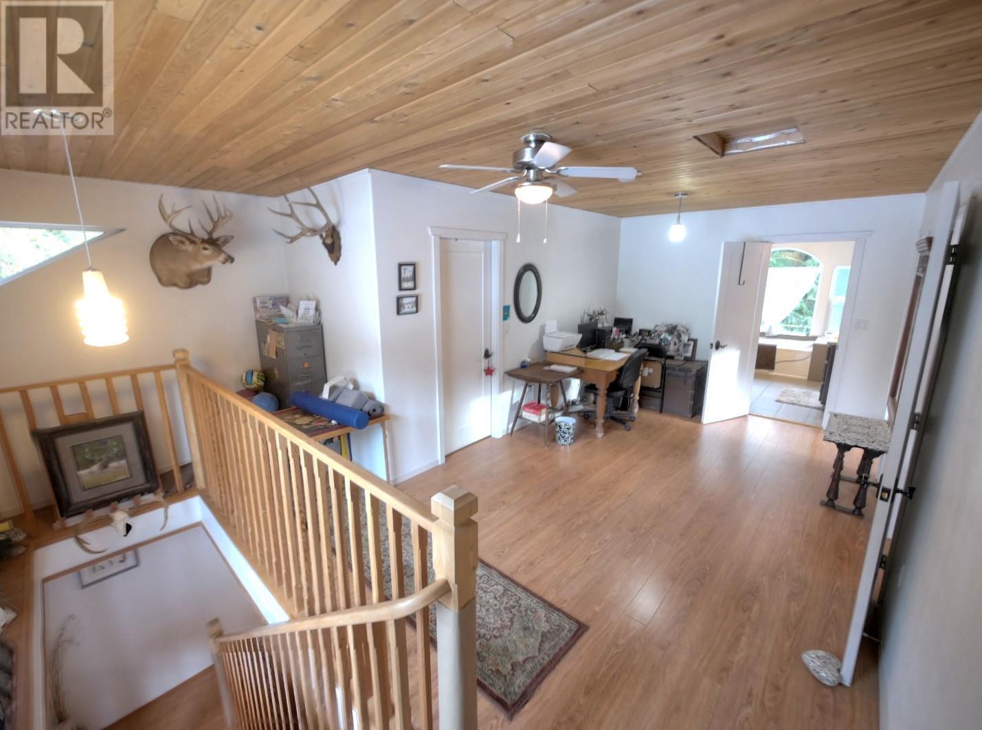 8872 Slocan West Road, Slocan, British Columbia  V0G 2C0 - Photo 9 - 10339170