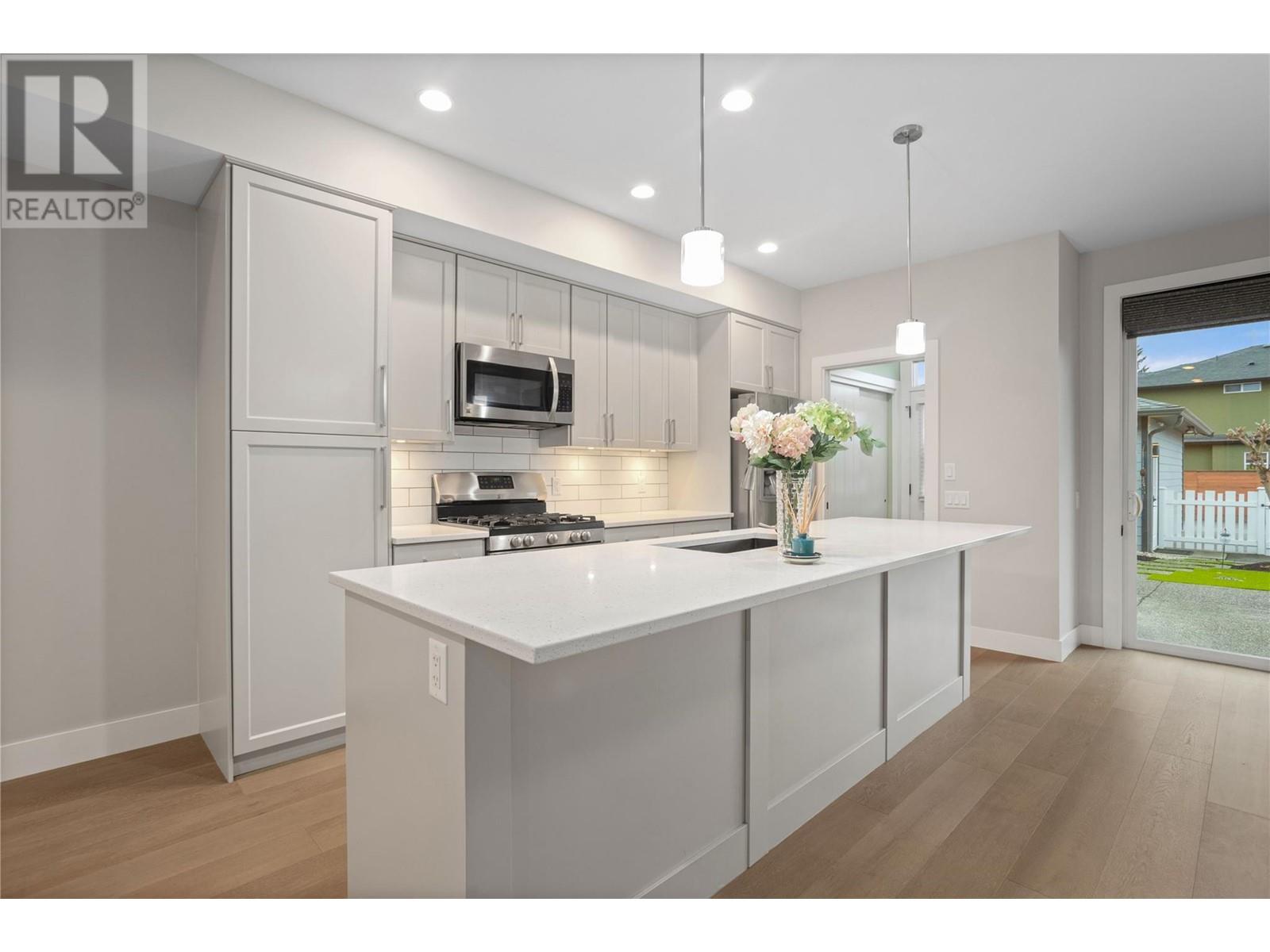 Property at 987 Laurier Avenue image 5