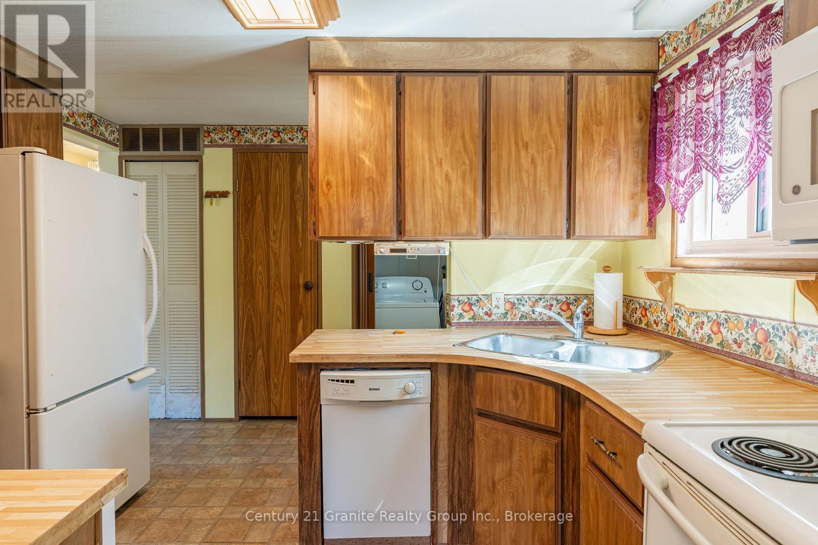 1034 Eighth Lane, Minden Hills, Ontario  K0M 2K0 - Photo 13 - X12032448