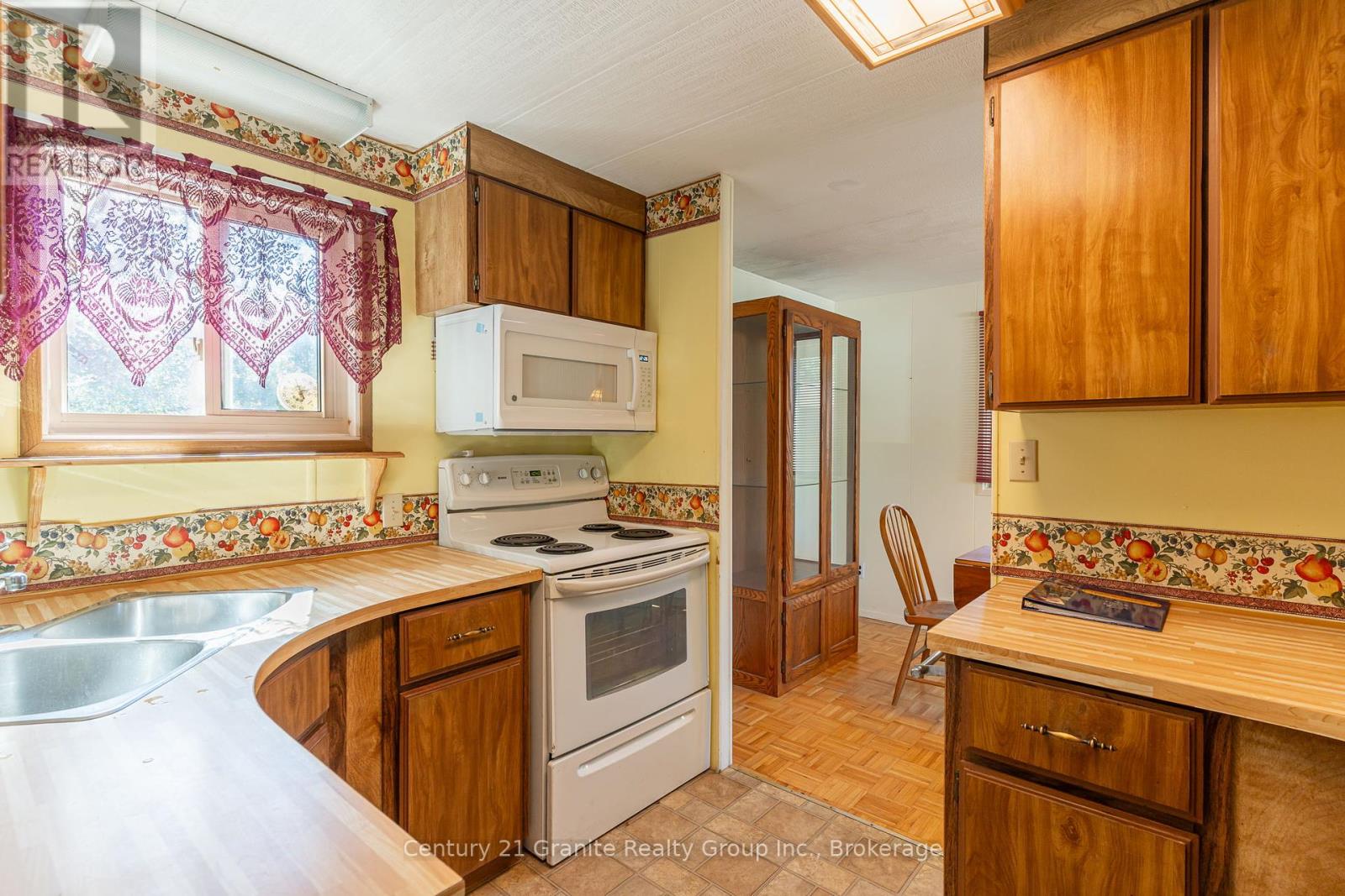 1034 Eighth Lane, Minden Hills, Ontario  K0M 2K0 - Photo 15 - X12032448