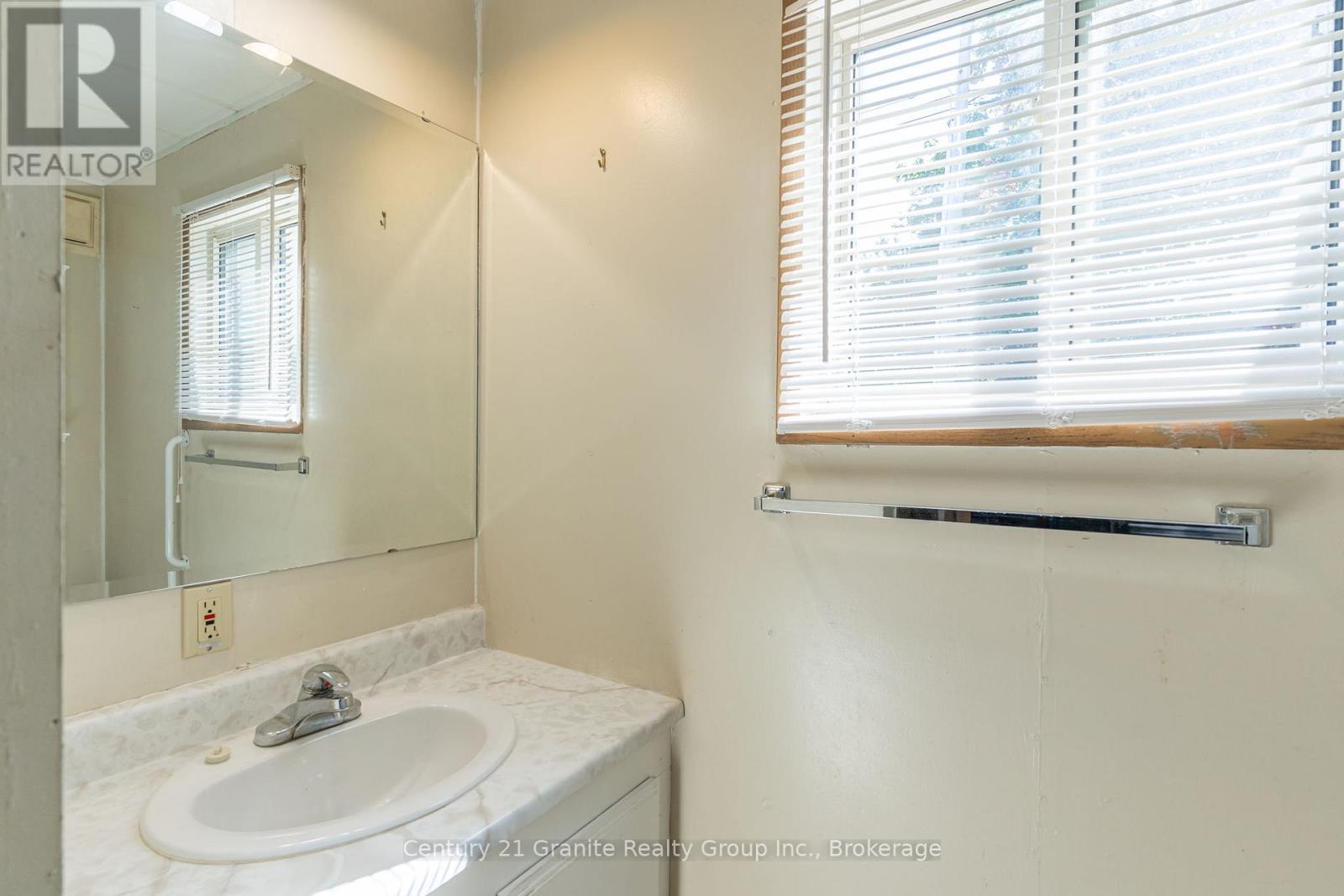 1034 Eighth Lane, Minden Hills, Ontario  K0M 2K0 - Photo 22 - X12032448