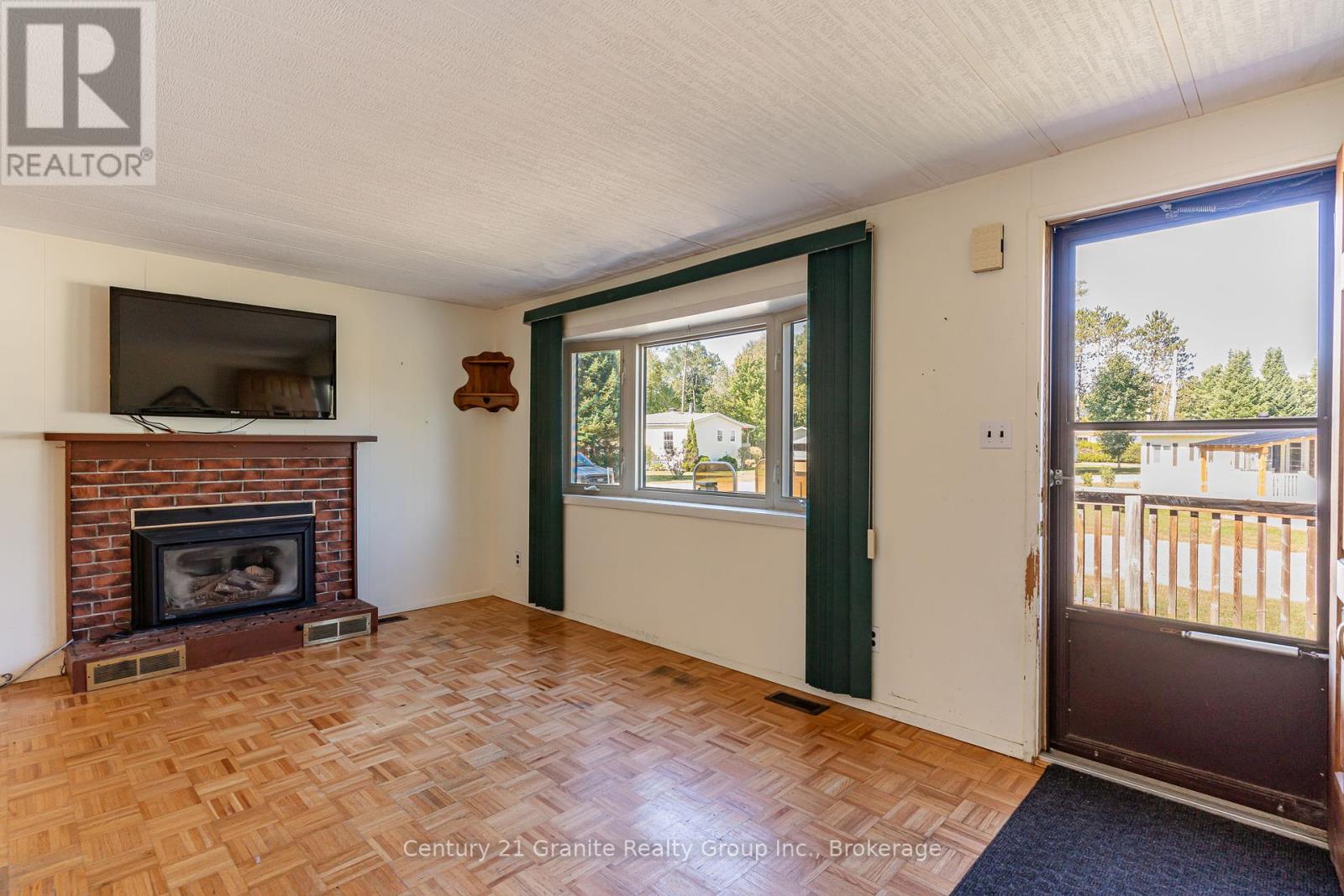 1034 Eighth Lane, Minden Hills, Ontario  K0M 2K0 - Photo 7 - X12032448