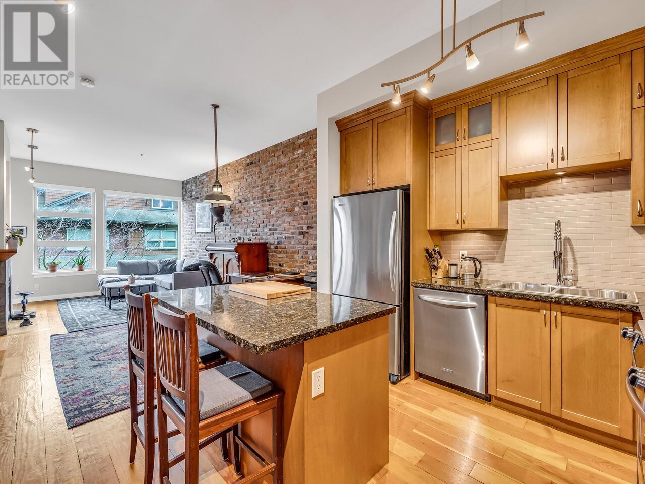 208 240 Salter Street, New Westminster, British Columbia  V3M 0C1 - Photo 2 - R2979961