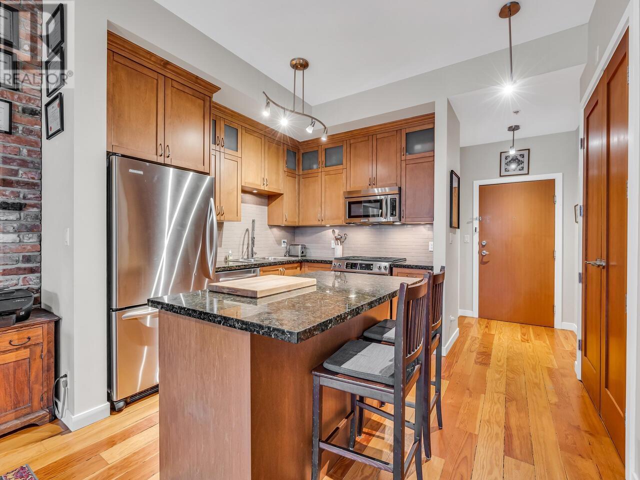 208 240 Salter Street, New Westminster, British Columbia  V3M 0C1 - Photo 3 - R2979961
