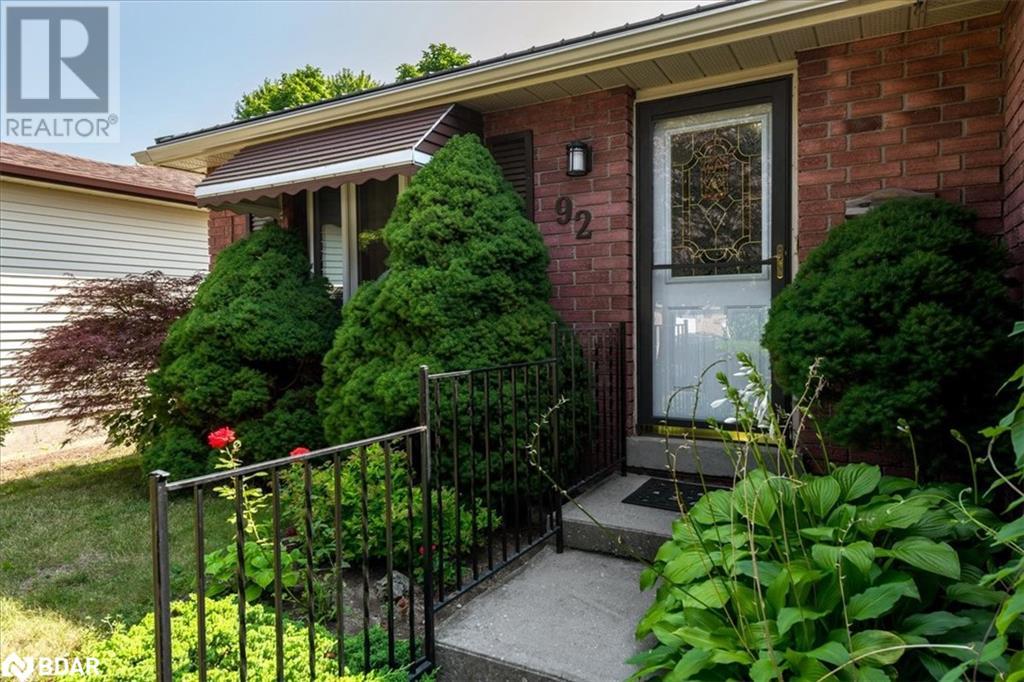 92 Hickling Trail E, Barrie, Ontario  L4M 5T3 - Photo 4 - 40708738
