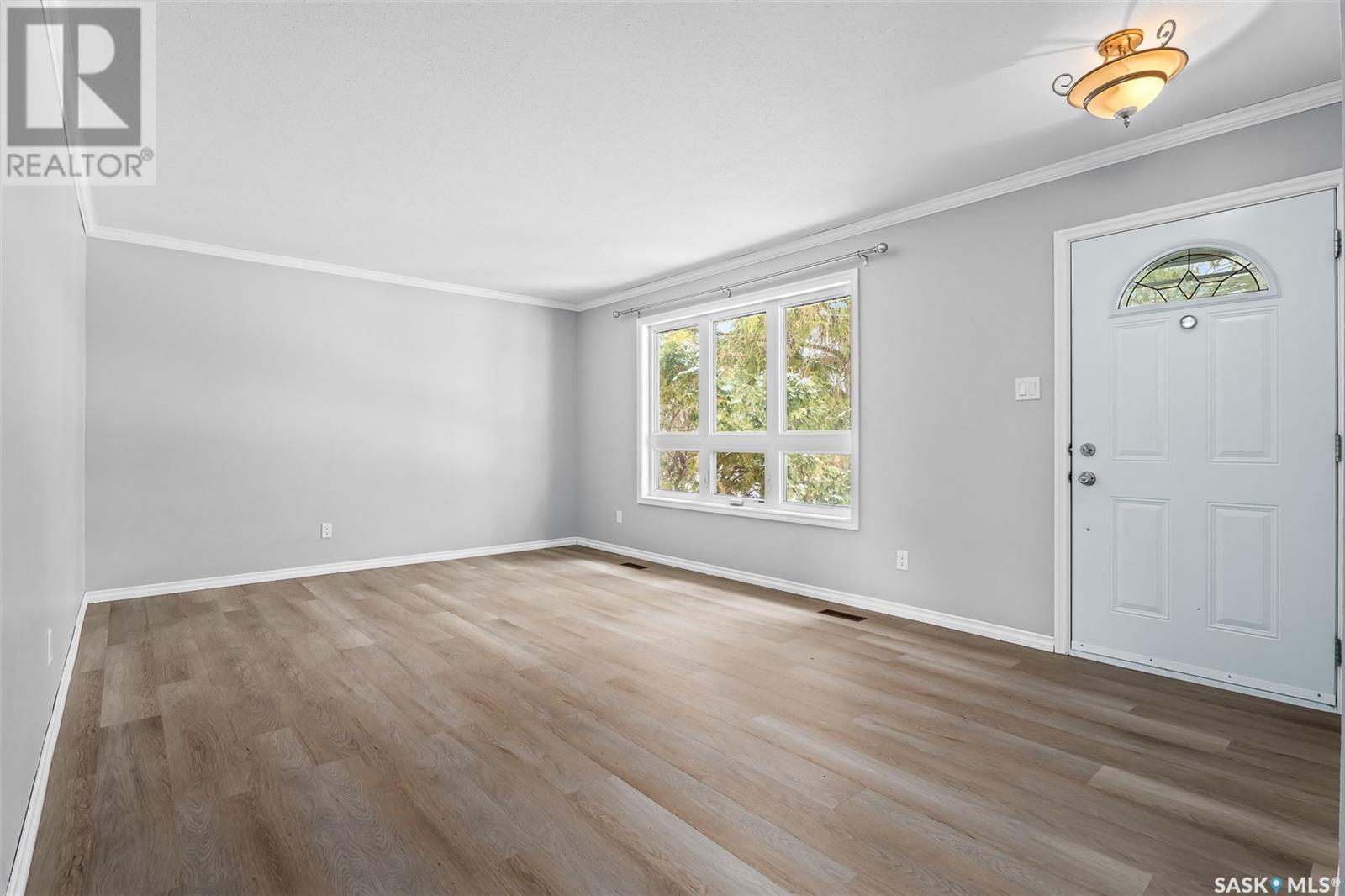 Property at 89 Daisy CRESCENT image 3