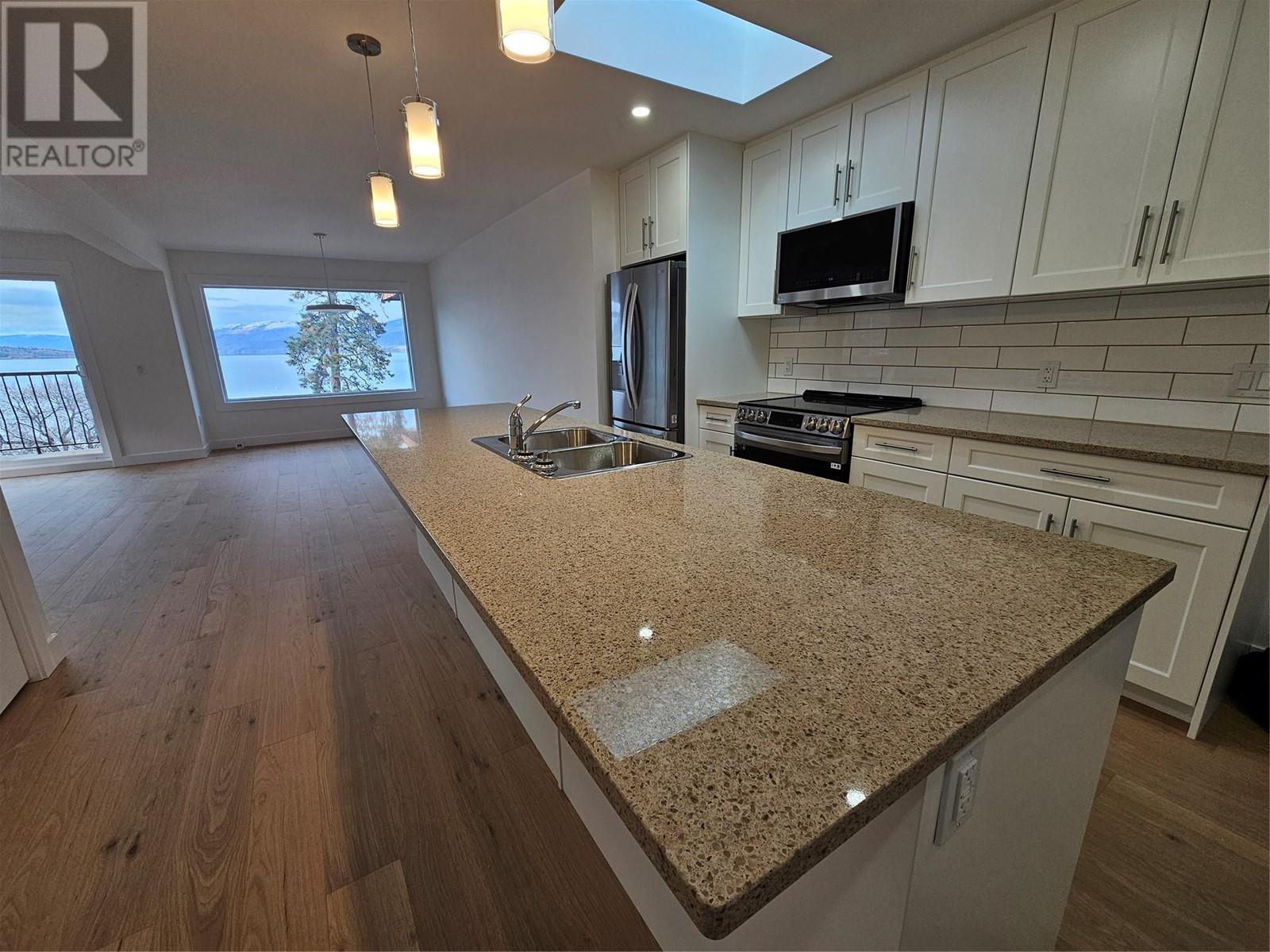 578 Lakeshore Drive Unit# 402, Penticton, British Columbia  V2A 1B9 - Photo 4 - 10339936