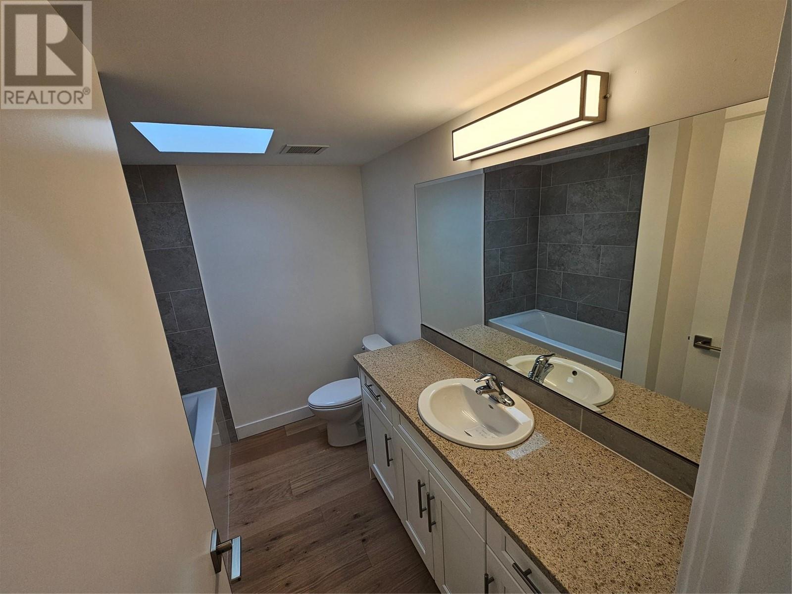 578 Lakeshore Drive Unit# 402, Penticton, British Columbia  V2A 1B9 - Photo 5 - 10339936