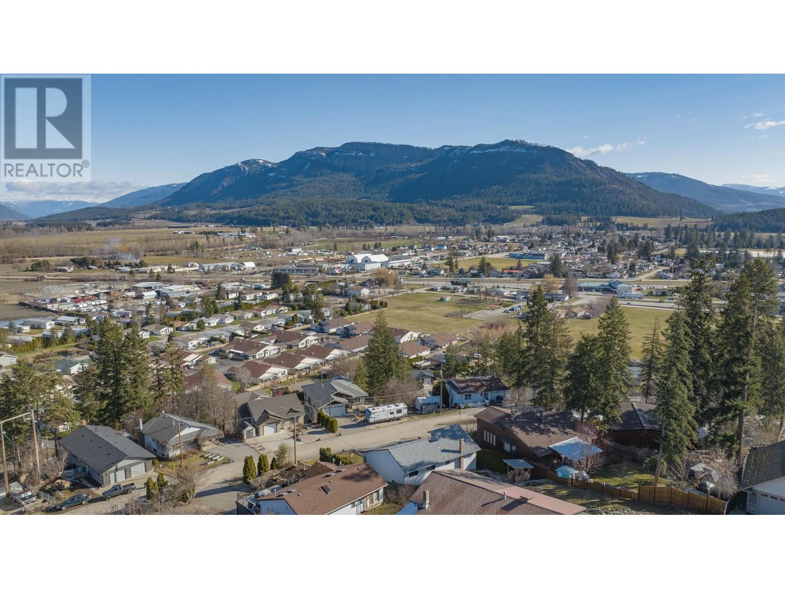 135 Birch Crescent, Enderby, British Columbia  V4Y 4C1 - Photo 2 - 10339905