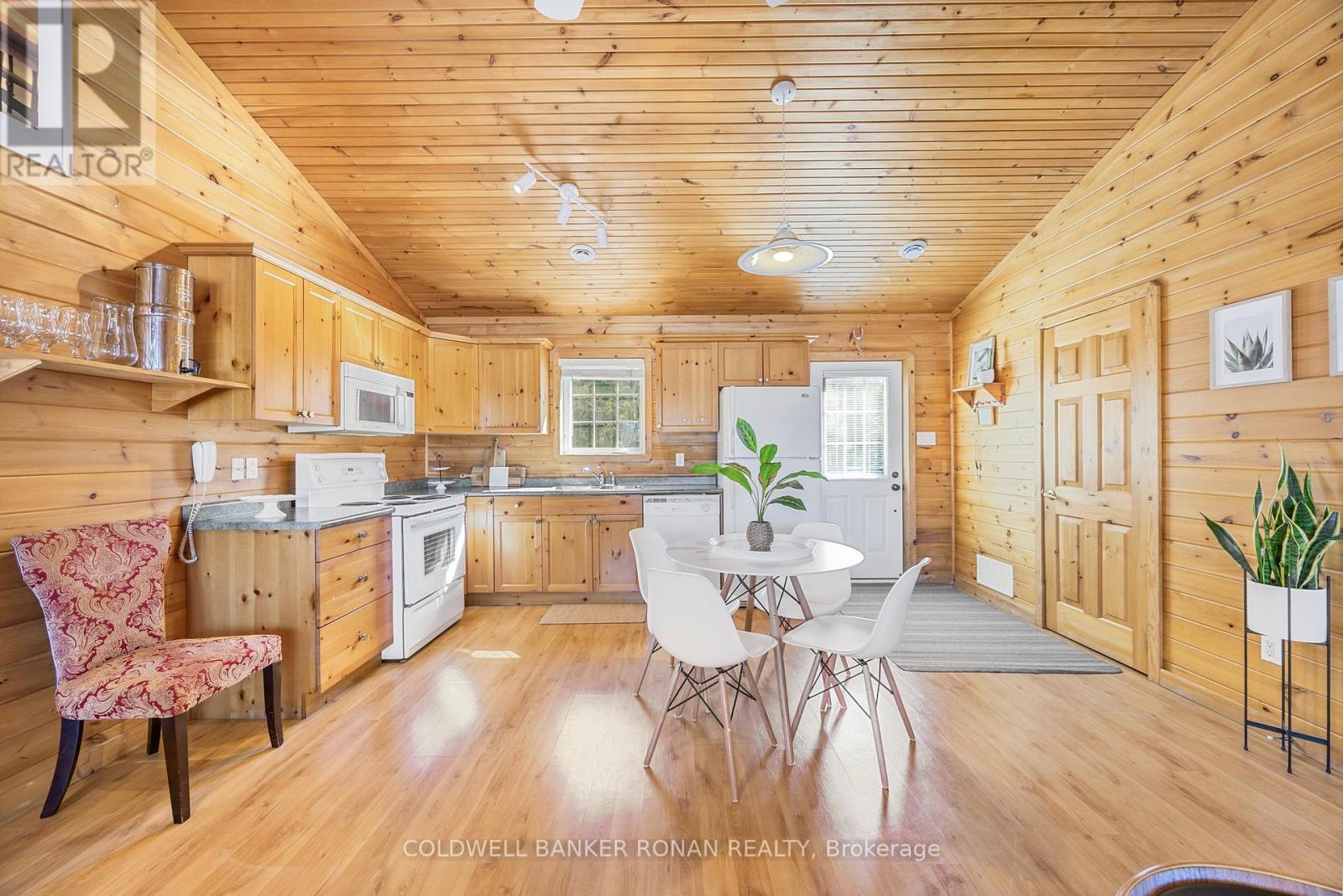 26 Cabin Crescent, Wasaga Beach, Ontario  L9Z 1X7 - Photo 10 - S12032513