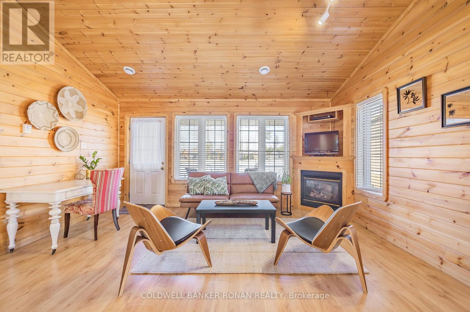 26 Cabin Crescent, Wasaga Beach, Ontario  L9Z 1X7 - Photo 9 - S12032513