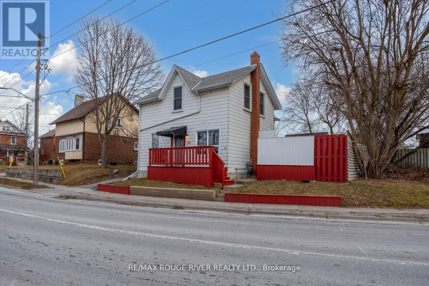 Property at 309 CENTRE STREET S image 2