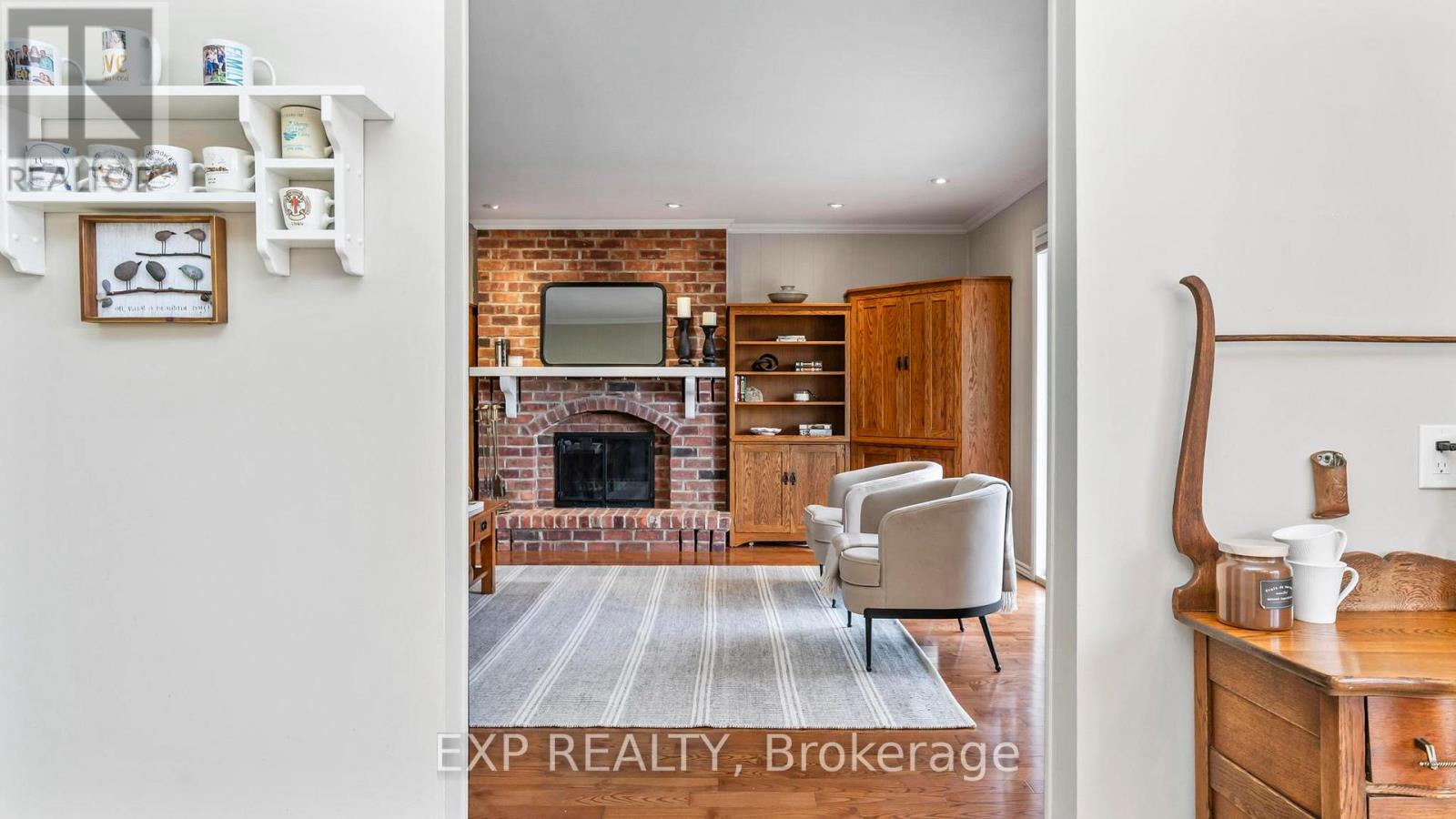 Photo 14 of 37 for 736 Griffith Street
