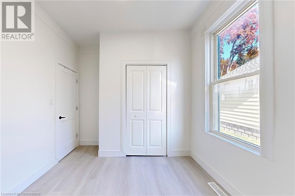 Photo 8 of 37 for 971 Ormsby Street