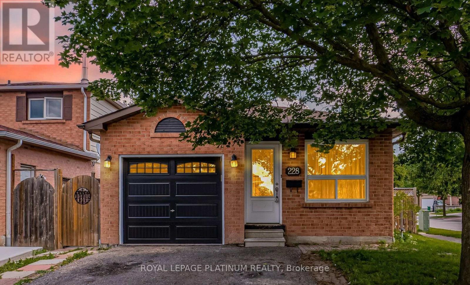 228 MARTINDALE CRESCENT, Brampton, Ontario