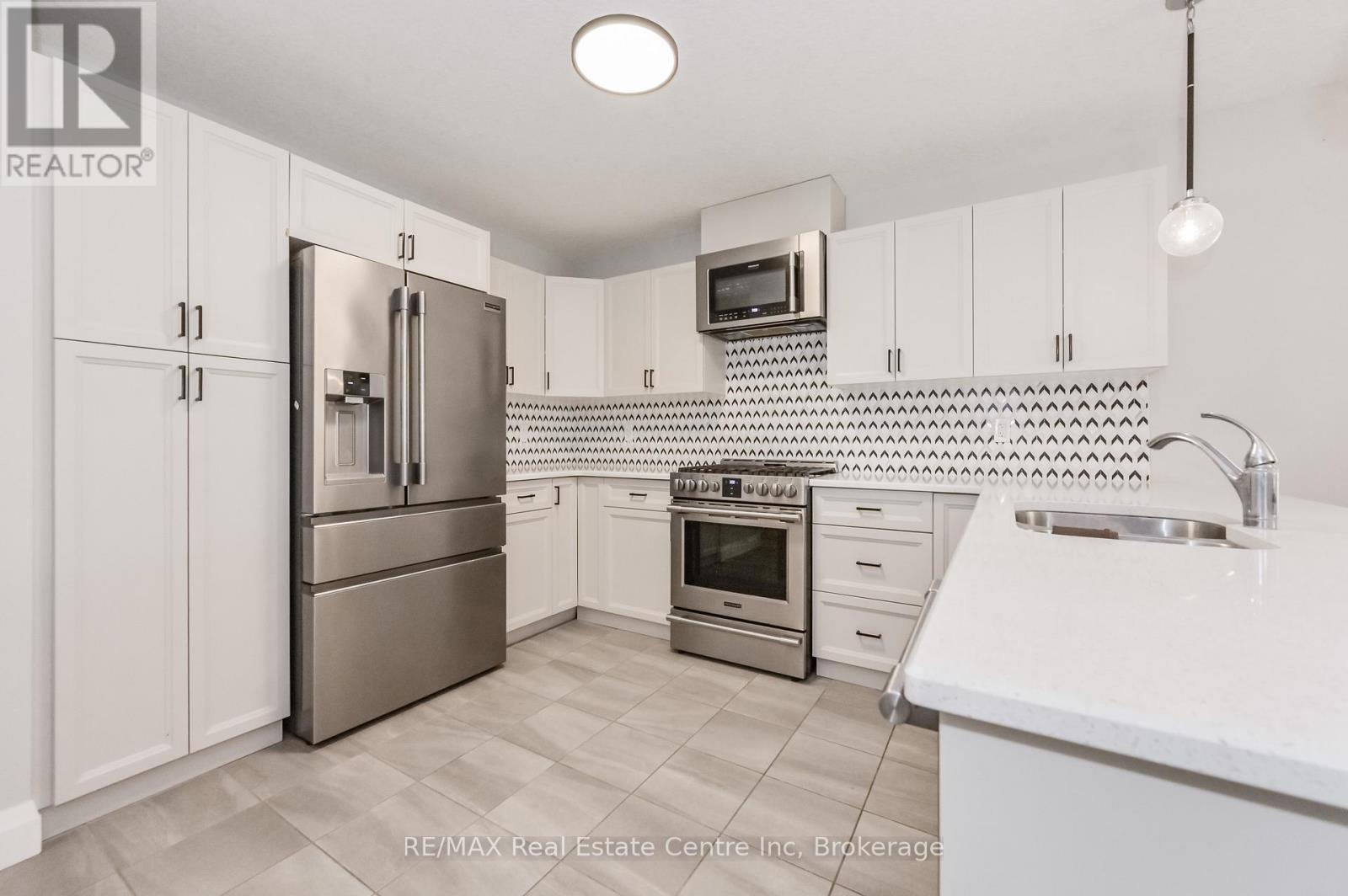 Property at 59 YORK STREET E image 3