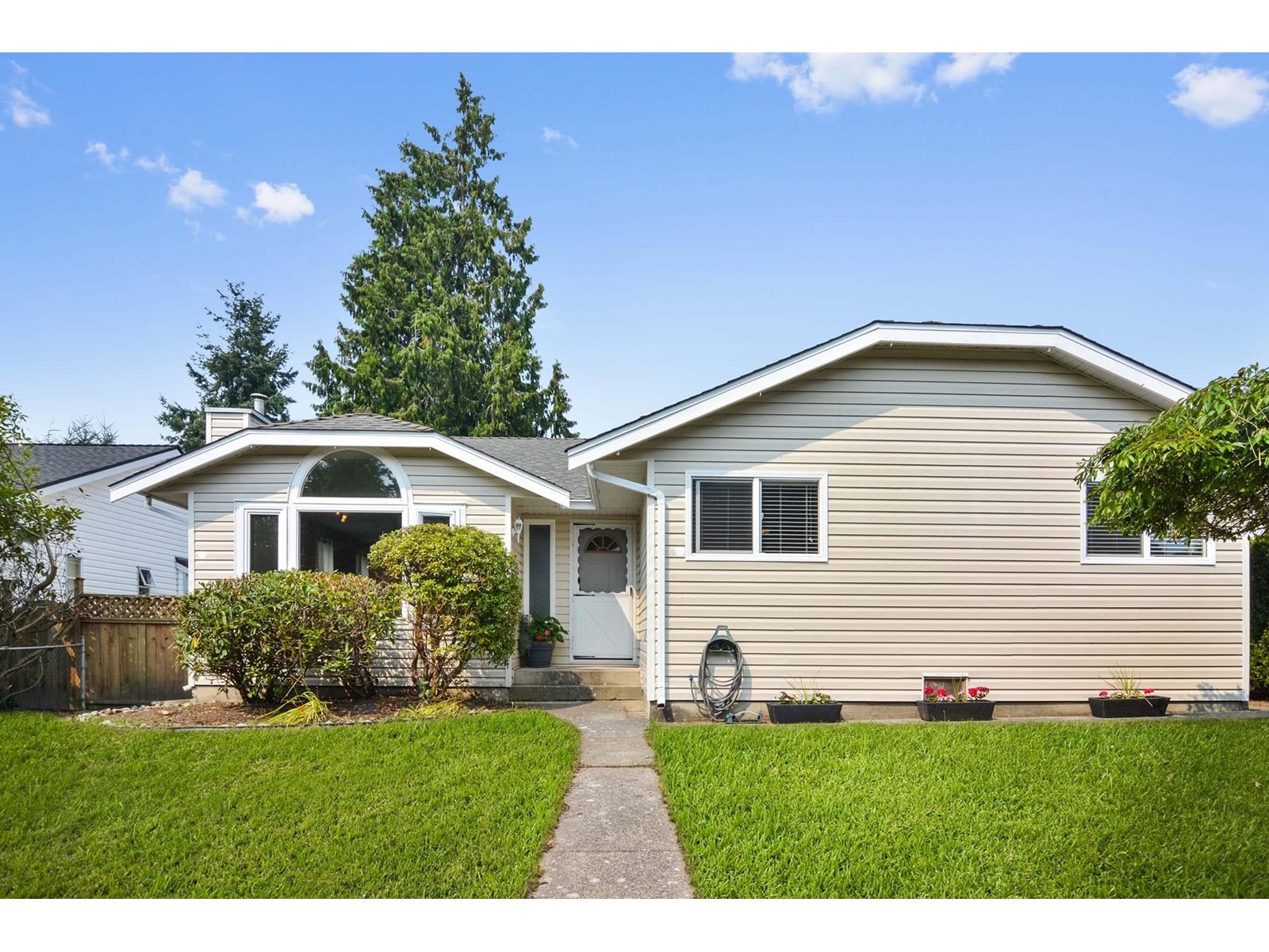 Property at 14063 16 AVENUE image 1