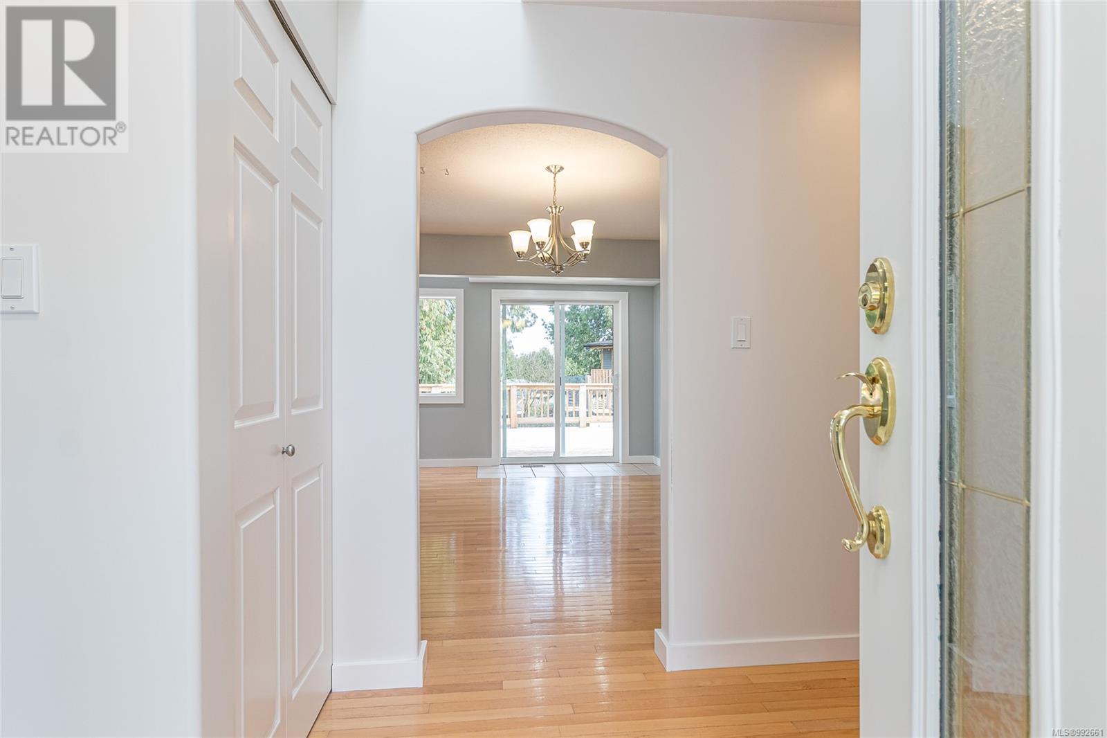 Property at 621 Wallace Pl image 2