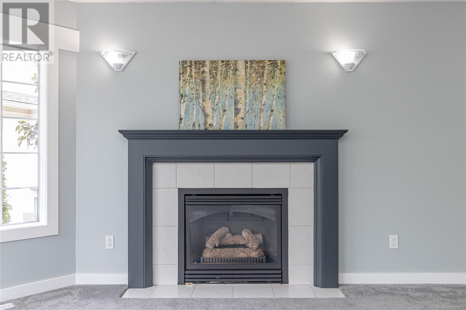 Property at 621 Wallace Pl image 4
