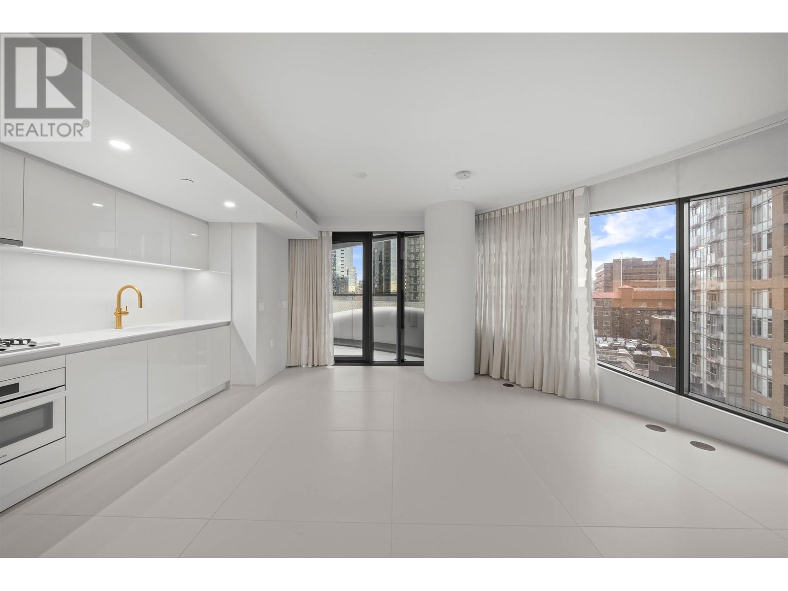 Listing Picture 3 of 29 : 702 1033 NELSON STREET, Vancouver / 溫哥華 - 魯藝地產 Yvonne Lu Group - MLS Medallion Club Member