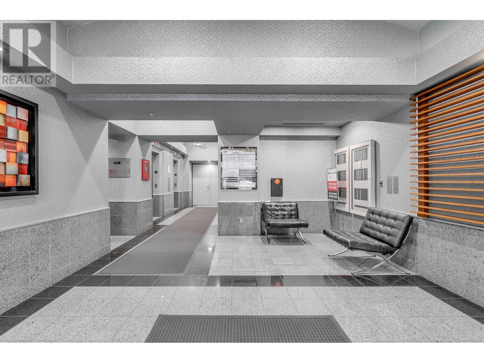 Listing Picture 2 of 18 : 10A 789 HELMCKEN STREET, Vancouver / 溫哥華 - 魯藝地產 Yvonne Lu Group - MLS Medallion Club Member