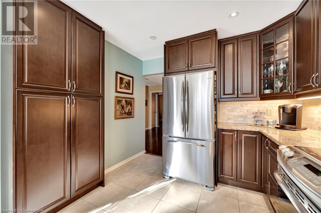 5255 Lakeshore Road 6