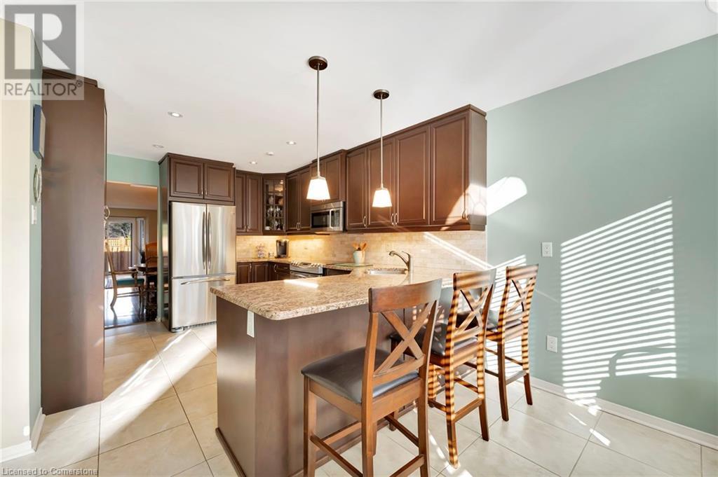 5255 Lakeshore Road 6