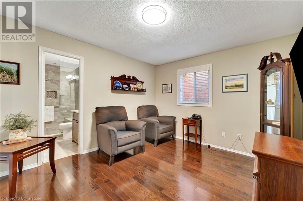 5255 Lakeshore Road 6