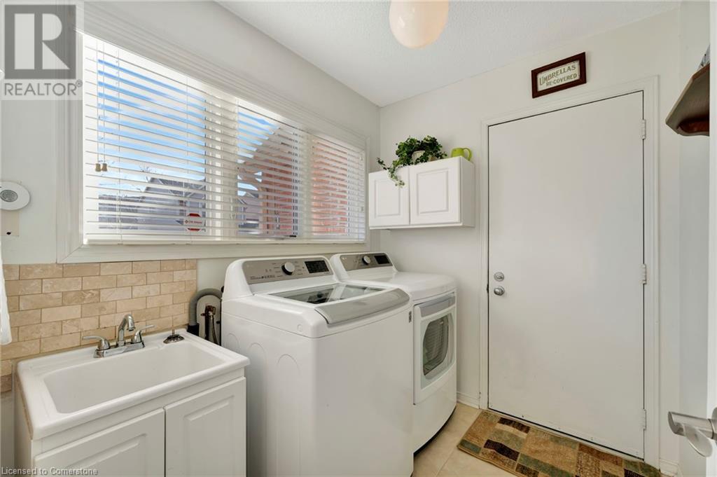 5255 Lakeshore Road 6