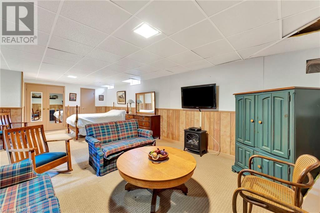 5255 Lakeshore Road 6